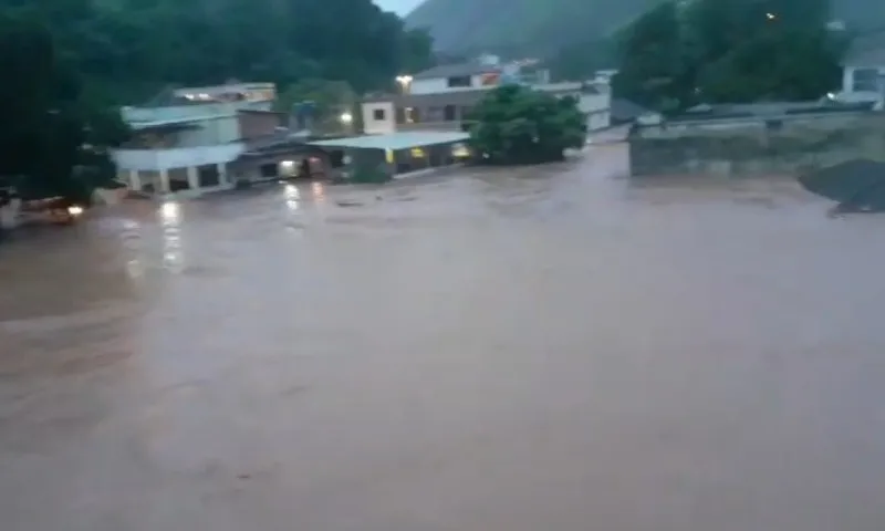 Imagem ilustrativa da imagem Chuva deixa mais de 1.200 pessoas desalojadas no Sul do ES