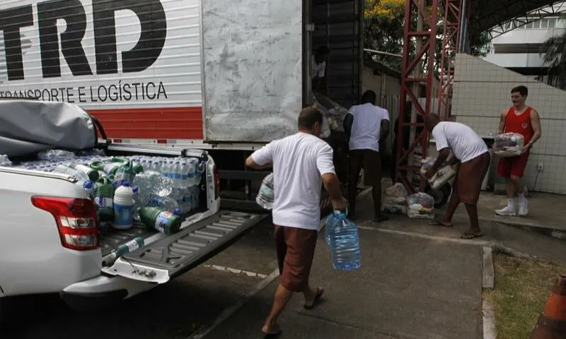 Imagem ilustrativa da imagem Chuvas no ES: saiba onde entregar doações de roupas, alimentos e água