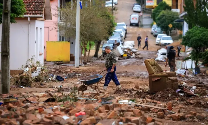 Imagem ilustrativa da imagem Cidade do RS tem 30 mil dos 40 mil habitantes afetados pela enchente