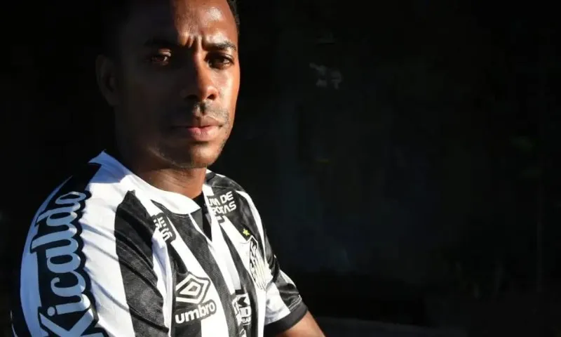 Imagem ilustrativa da imagem Confiante em soltura, Robinho diz que passará a Páscoa em casa