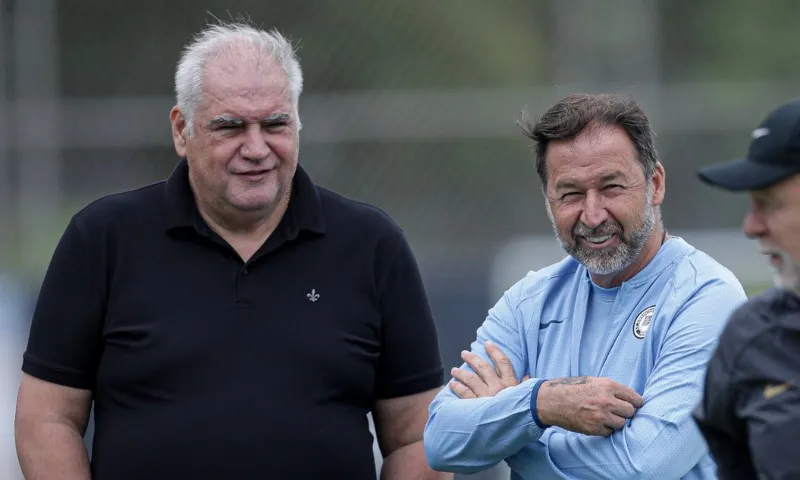 Imagem ilustrativa da imagem Corinthians anuncia saída de Rubão do cargo de diretor de futebol