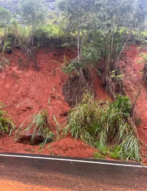 Imagem ilustrativa da imagem Crea alerta para riscos de deslizamento em estradas após chuvas no Sul do ES