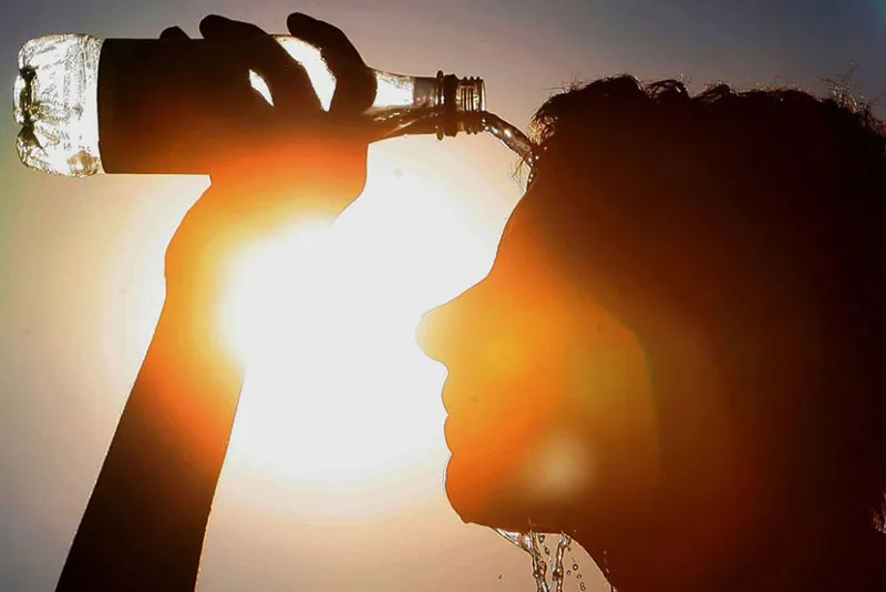 Imagem ilustrativa da imagem Em fevereiro de calor recorde, temperatura do mar supera índice histórico