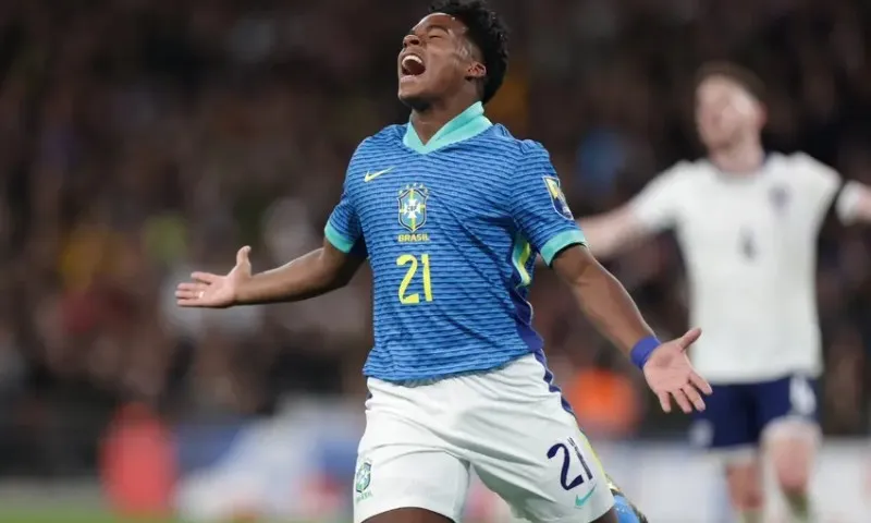 Imagem ilustrativa da imagem Endrick entra para lista de jogadores mais jovens a marcar pelo Brasil