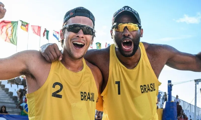 Imagem ilustrativa da imagem Evandro e Arthur celebram vaga para Paris no vôlei de praia com ouro em Brasília