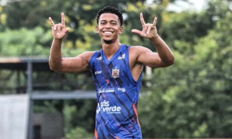 Imagem ilustrativa da imagem Flamengo acerta a contratação de Carlinhos, destaque do Nova Iguaçu