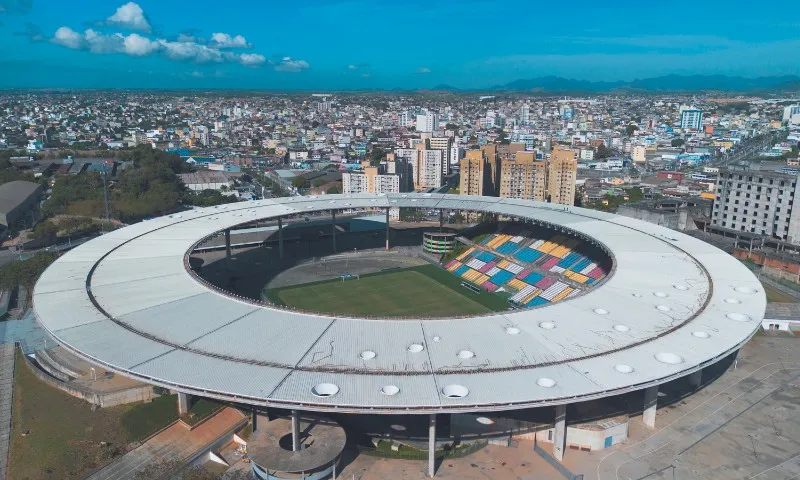 Imagem ilustrativa da imagem Vasco e Fluminense podem se enfrentar no Kleber Andrade em agosto