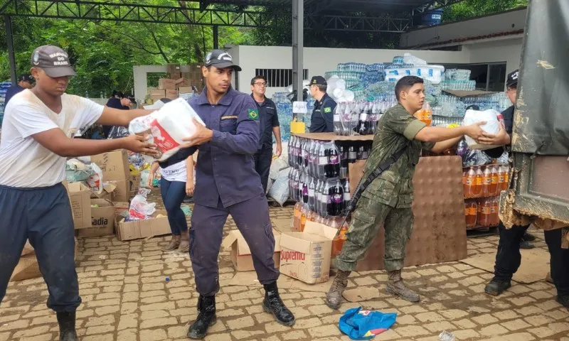 Imagem ilustrativa da imagem Fuzileiros da Marinha vão ajudar cidades destruídas na região Sul do Estado