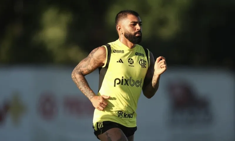 Imagem ilustrativa da imagem Gabigol faz treino completo e Flamengo espera força máxima para semifinal