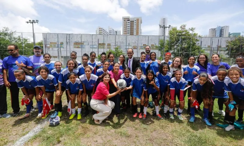 Imagem ilustrativa da imagem Governo de Pernambuco celebra Dia da Mulher com ações e futebol feminino