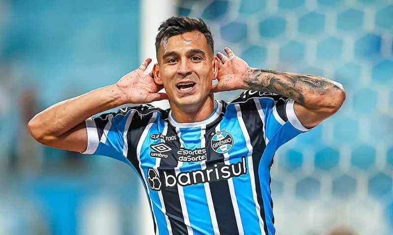 Imagem ilustrativa da imagem Grêmio bate o Cuiabá e conquista a segunda vitória seguida no Brasileirão