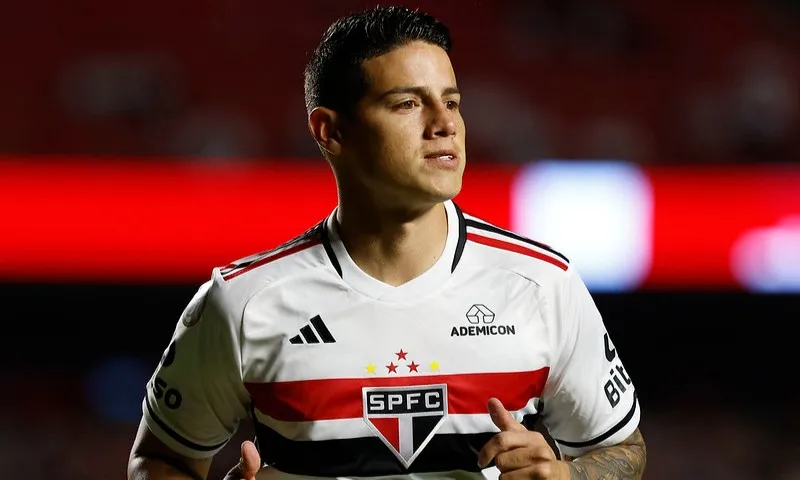 Imagem ilustrativa da imagem James tem maior minutagem do ano no São Paulo e corre o campo todo