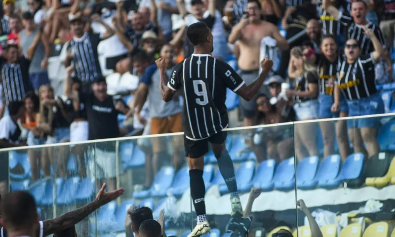 Imagem ilustrativa da imagem Kieza e Maranhão colocam o Rio Branco em vantagem na final do Capixabão