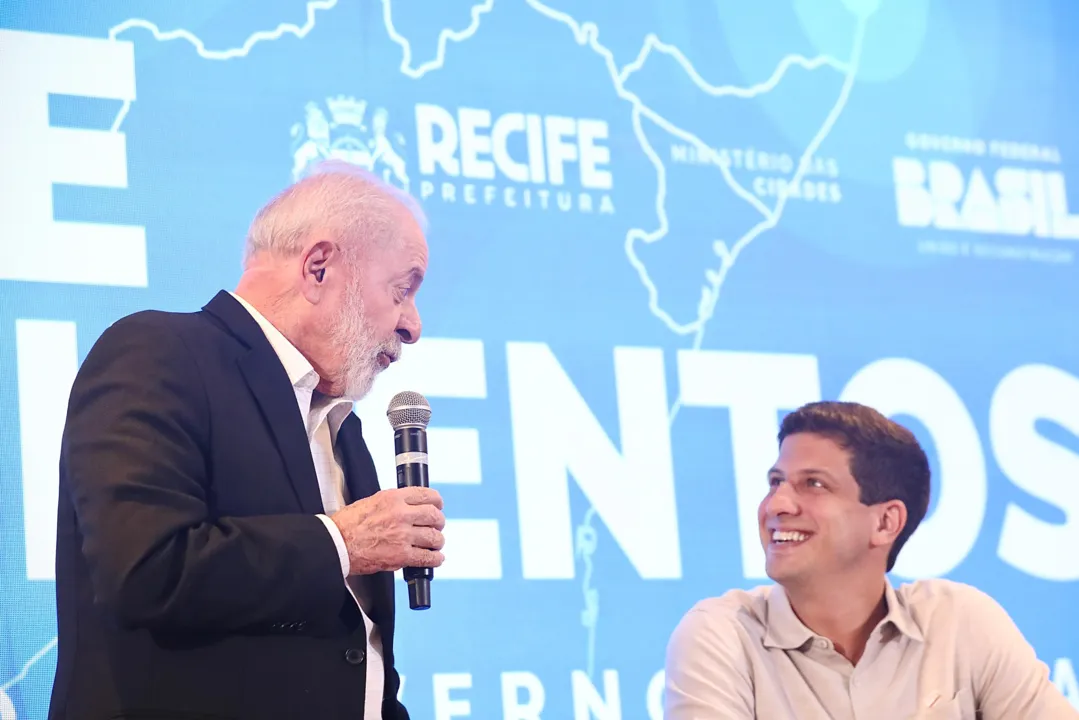 Imagem ilustrativa da imagem Lula e João Campos assinam Ordem de Serviço de obras em encostas