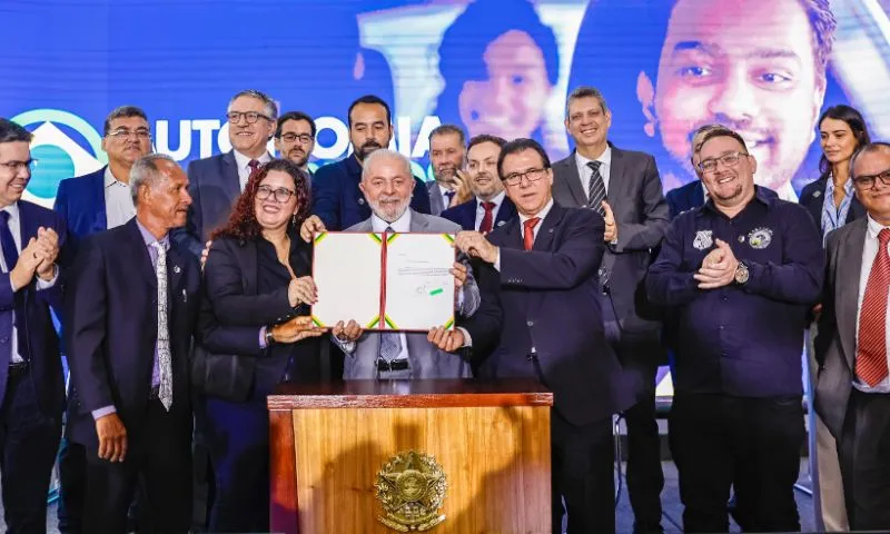 Imagem ilustrativa da imagem Lula envia projeto para regulamentar trabalho de motorista de apps ao Congresso