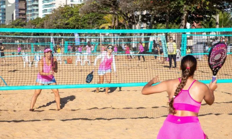 Imagem ilustrativa da imagem Mais de 400 atletas participam do Open de Beach Tennis em Vila Velha