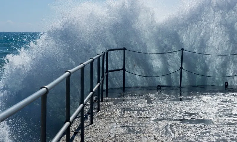 Imagem ilustrativa da imagem Marinha alerta para ondas de até 3 metros no RJ, RS, SC e litoral de SP