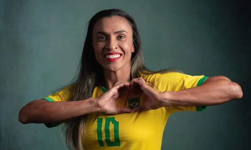 Imagem ilustrativa da imagem Marta quer disputar Paris-2024, mas prevê aposentadoria da seleção brasileira