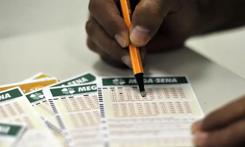 Imagem ilustrativa da imagem Mega-Sena acumula e premiação vai a R$ 13 milhões