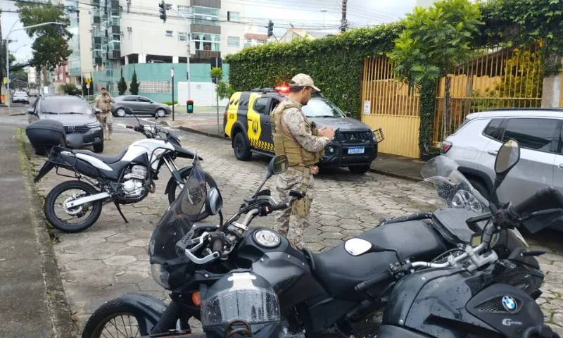 Imagem ilustrativa da imagem Moto furtada é apreendida pela Guarda Municipal em Jardim Camburi