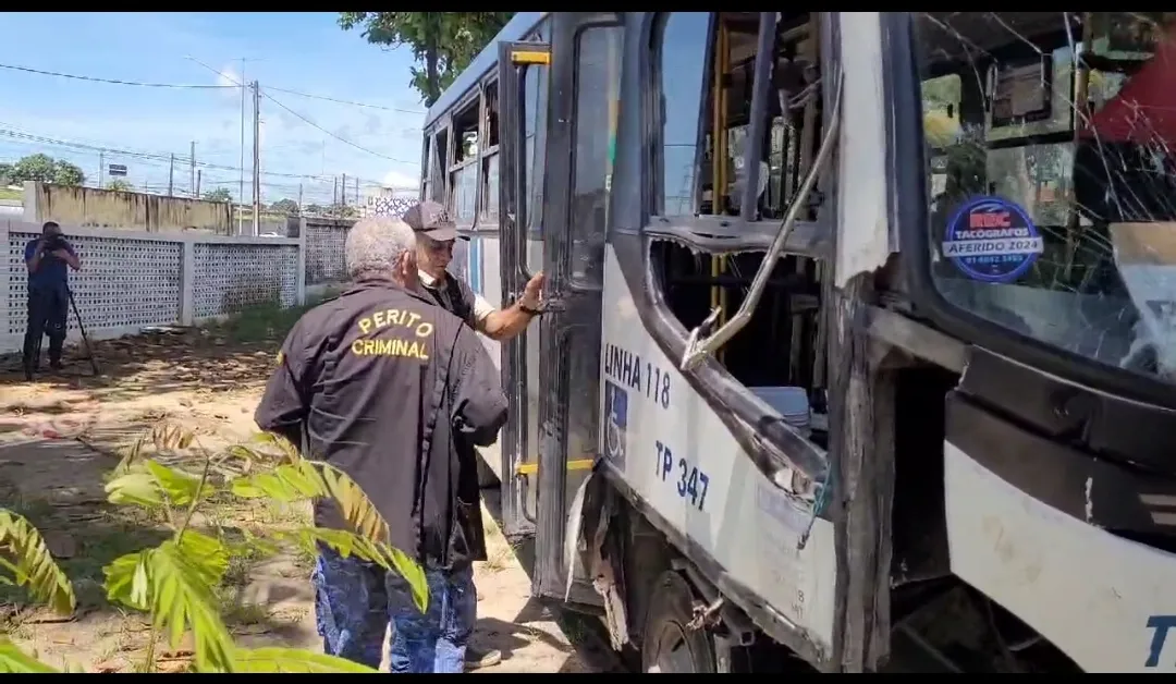 Imagem ilustrativa da imagem Motorista do micro-ônibus apontou falhas mecânicas antes de sair com o coletivo