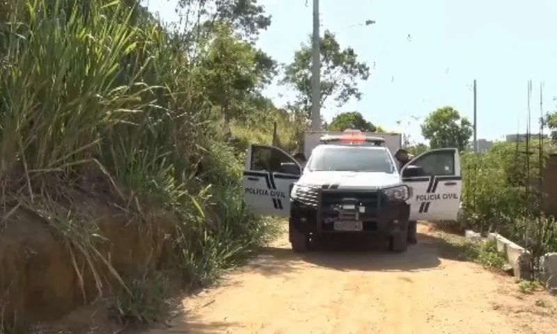 Imagem ilustrativa da imagem Mulher sai para caminhar e encontra homem assassinado na Serra