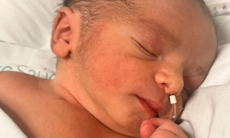Imagem ilustrativa da imagem Nasce bebê de mulher atingida por pedaço de poste na orla de Vila Velha