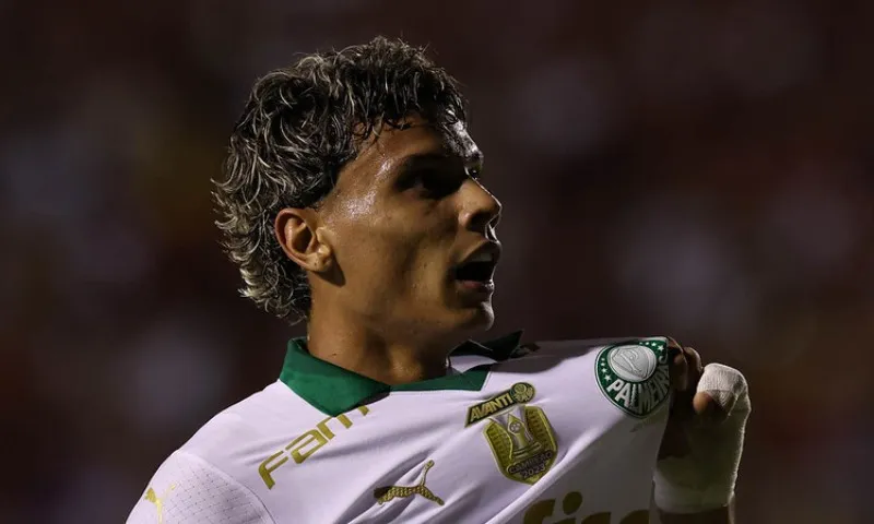 Imagem ilustrativa da imagem Palmeiras insiste no pragmatismo e ganha do Vitória mesmo com estrelas apagadas