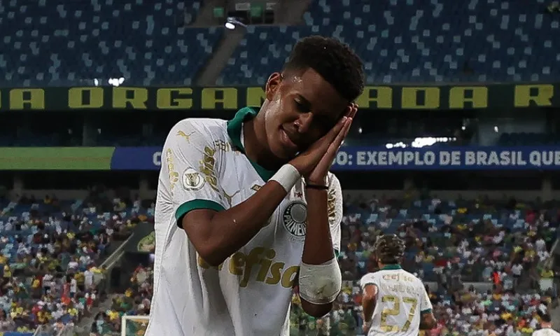 Imagem ilustrativa da imagem Palmeiras supera forte calor em Cuiabá e volta a ganhar no Brasileirão