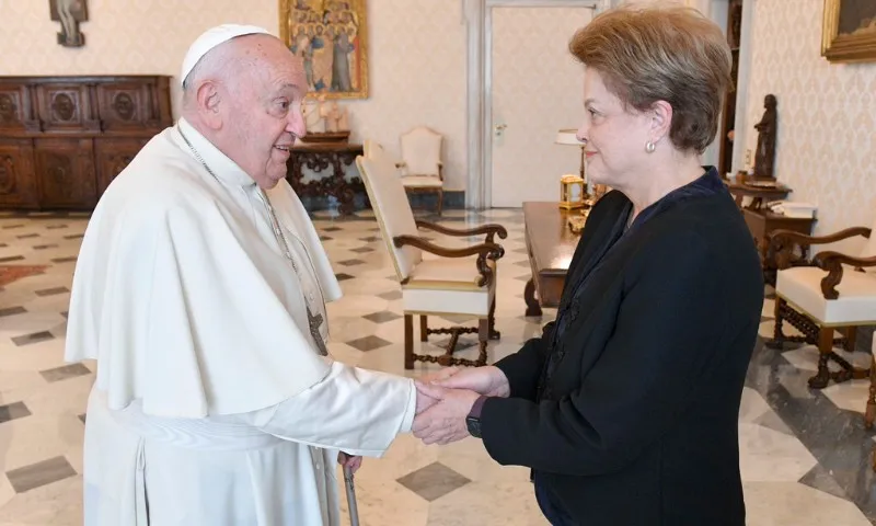 Imagem ilustrativa da imagem Papa Francisco recebe ex-presidente Dilma Rousseff no Vaticano