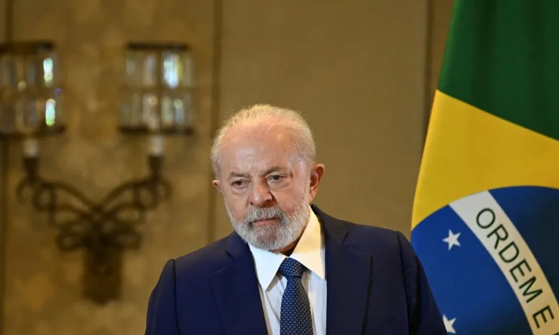 Imagem ilustrativa da imagem Lula estanca pressão da base por reforma ministerial