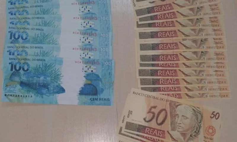 Imagem ilustrativa da imagem Polícia Federal prende homem com R$2 mil em cédulas falsas na Serra