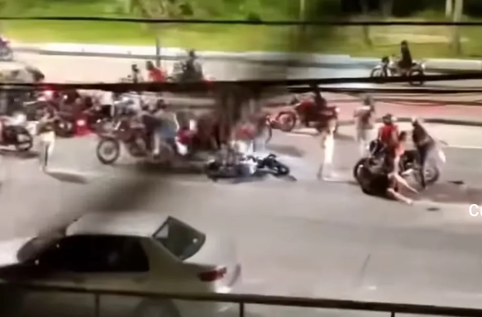 Imagem ilustrativa da imagem Polícia acaba com rolezinho de motos em Boa Viagem e leva 7 pessoas pra cadeia