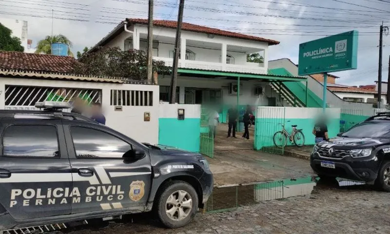 Imagem ilustrativa da imagem Polícia desmonta esquema para atendimento ilegal a traficantes em Porto de Galinhas