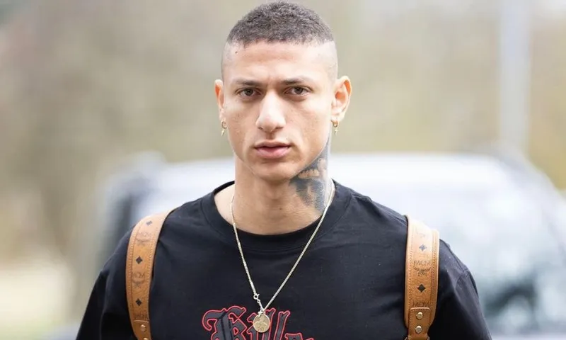 Imagem ilustrativa da imagem Richarlison pede doações para atingidos pela chuva no Sul do ES: "Muito triste"