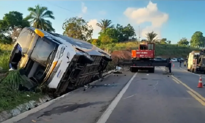 Imagem ilustrativa da imagem Sobe para dez o número de mortos após acidente com ônibus de turismo na Bahia