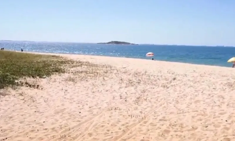 Imagem ilustrativa da imagem Suspeito é preso após usar caco de vidro para assaltar jovens na Praia de Itaparica