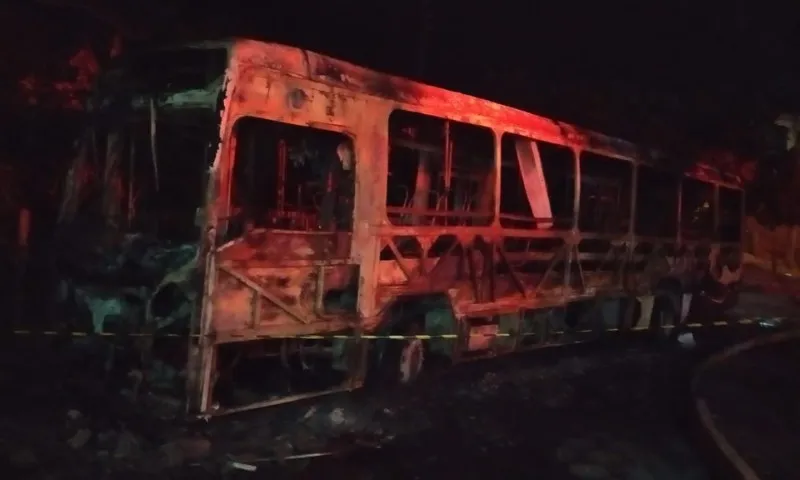 Imagem ilustrativa da imagem Três suspeitos de incendiar ônibus em Colatina são presos