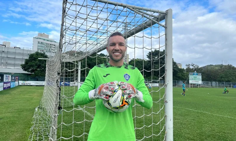 Imagem ilustrativa da imagem Vitória anuncia contratação do goleiro Luís Carlos para a disputa da Copa ES