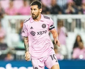 Imagem ilustrativa da imagem Messi renova com o Inter Miami até 2028 e adia aposentadoria após Copa do Mundo