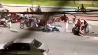Imagem ilustrativa da imagem Polícia acaba com rolezinho de motos em Boa Viagem e leva 7 pessoas pra cadeia