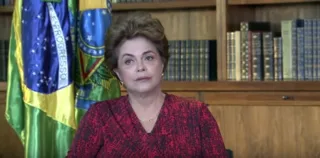 Imagem ilustrativa da imagem Manter memória sobre golpe de 1964 é crucial para não repetir tragédia, diz Dilma