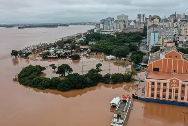 Imagem ilustrativa da imagem Aeroporto de Porto Alegre suspende operações por causa das chuvas