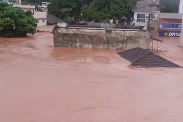 Imagem ilustrativa da imagem Água invade asilo e idosos ficam ilhados no segundo andar em Mimoso do Sul