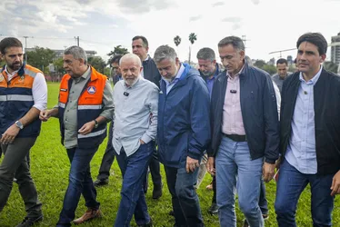 Imagem ilustrativa da imagem Ao lado de Lula, Silvio Costa Filho visita Rio Grande do Sul e anuncia medidas