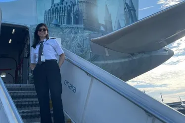 Imagem ilustrativa da imagem Aos 31 anos, ela pilota avião e inspira outras mulheres
