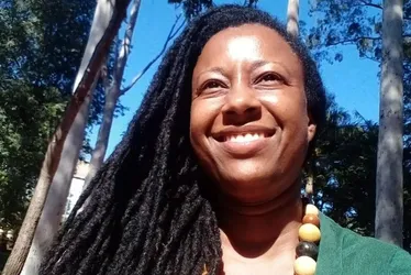 Imagem ilustrativa da imagem Após sofrer injúria, professora cria coletivo para enfrentar racismo em escolas