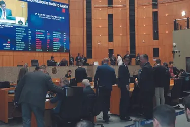 Imagem ilustrativa da imagem Faixa só para motos e proibição do Dia das Bruxas na pauta dos deputados do ES