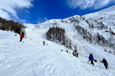 Imagem ilustrativa da imagem Avalanche em resort deixa 3 mortos na Suíça. Veja vídeo