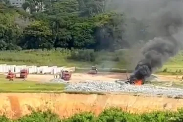 Imagem ilustrativa da imagem Avião de pequeno porte cai e deixa 2 mortos no aeroporto da Pampulha, em BH